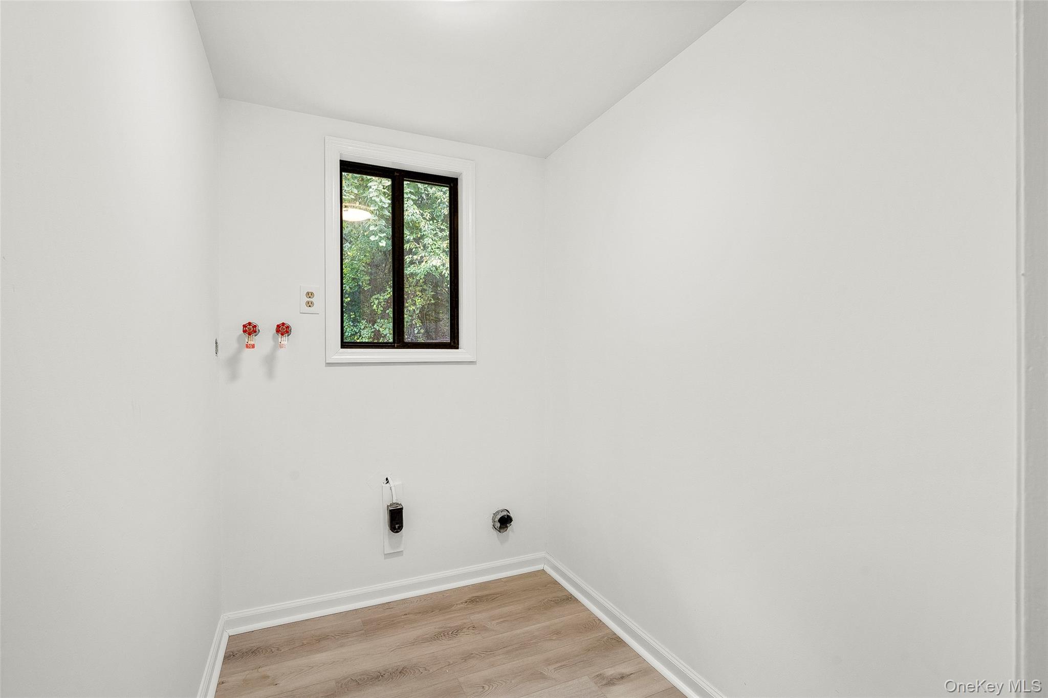 Fishkill, New York 12524, United States, 3 Bedrooms Bedrooms, ,2 BathroomsBathrooms,Residential,Active,222663