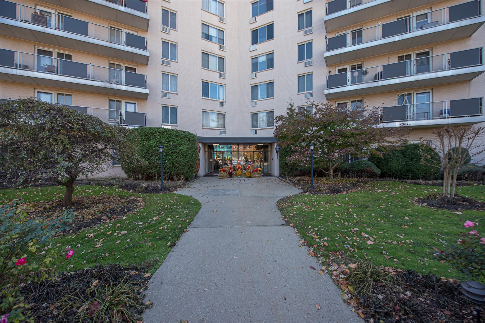 135 Post Avenue #5U, Westbury, New York image 3