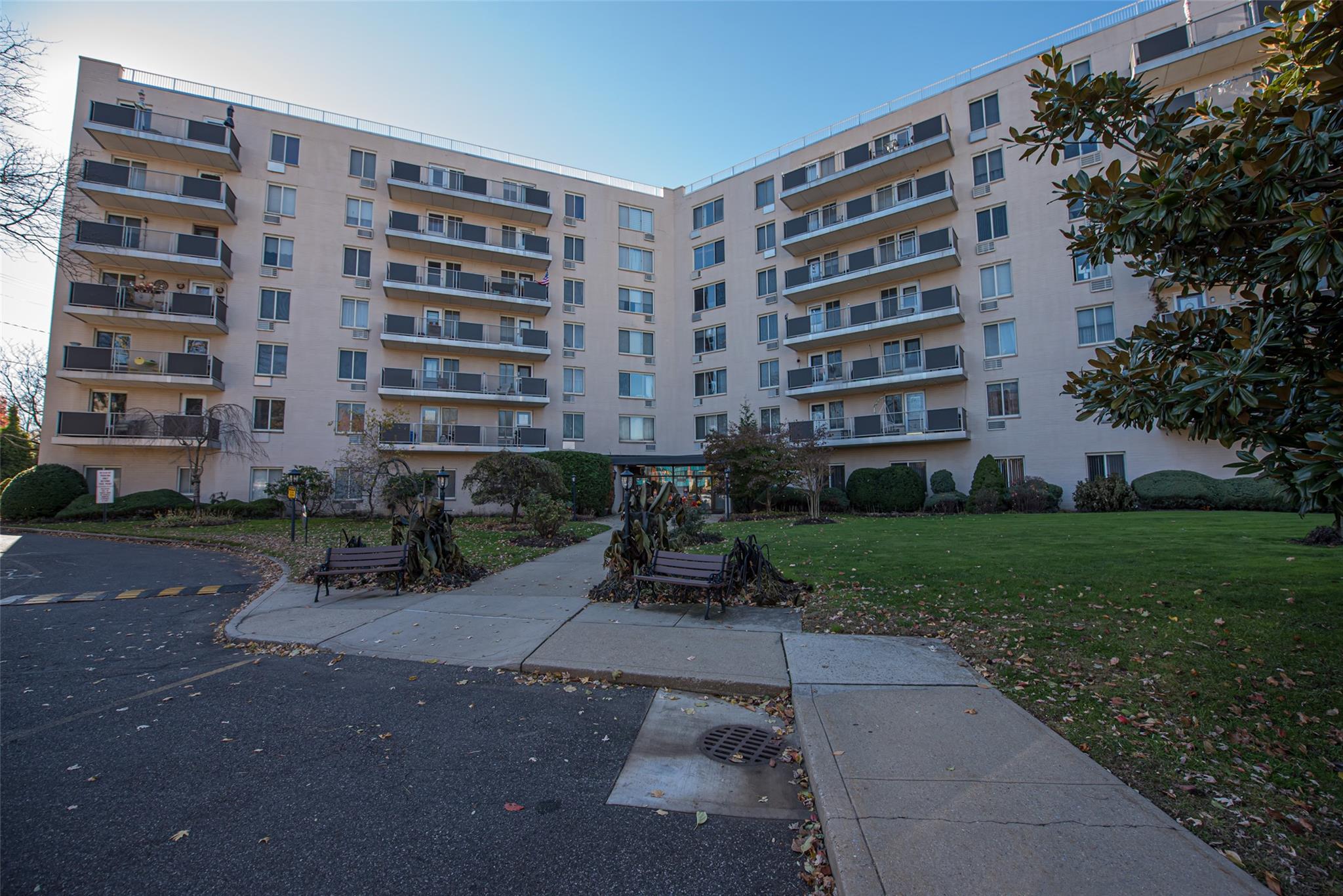 135 Post Avenue #5U, Westbury, New York image 1