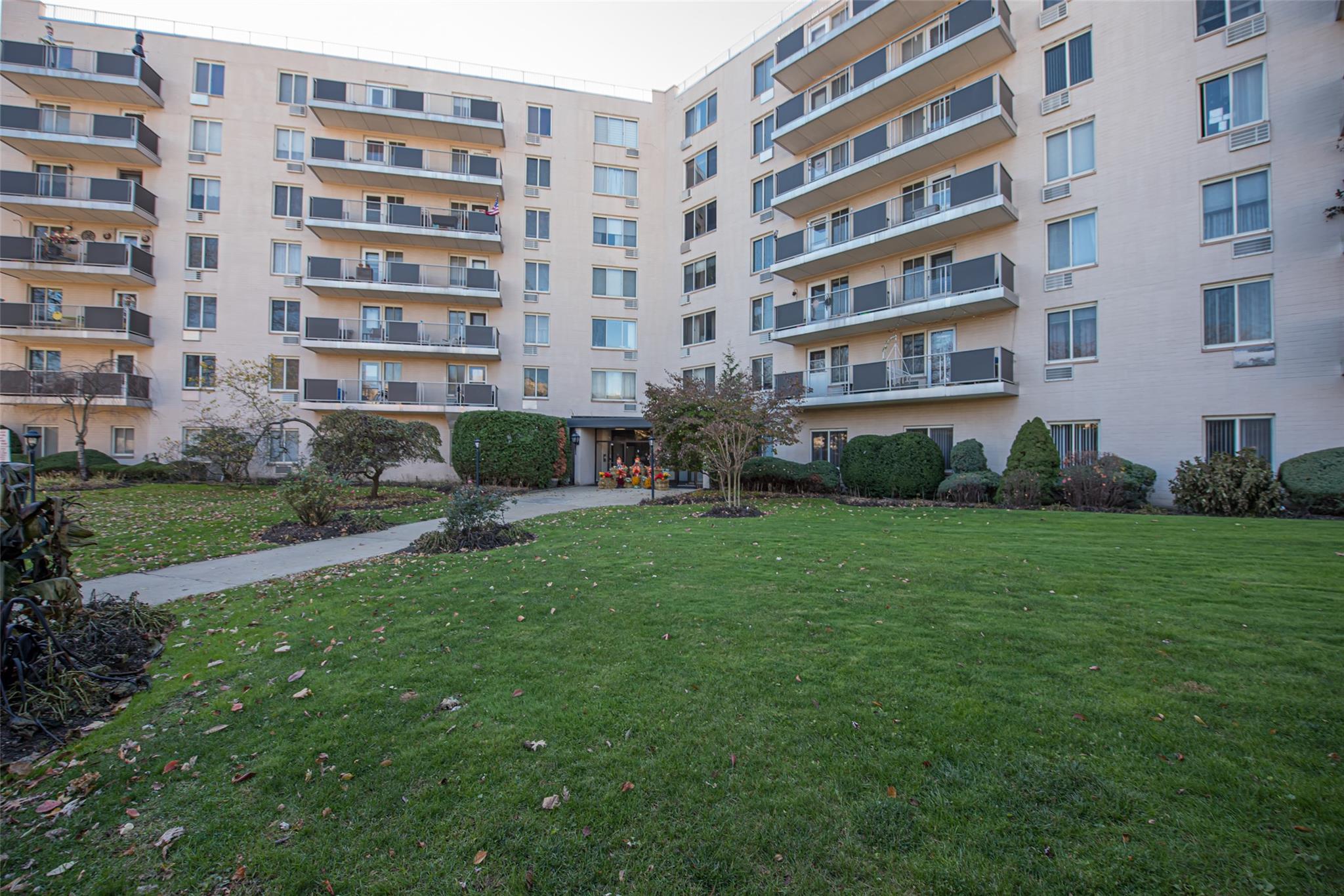 135 Post Avenue #5U, Westbury, New York image 2