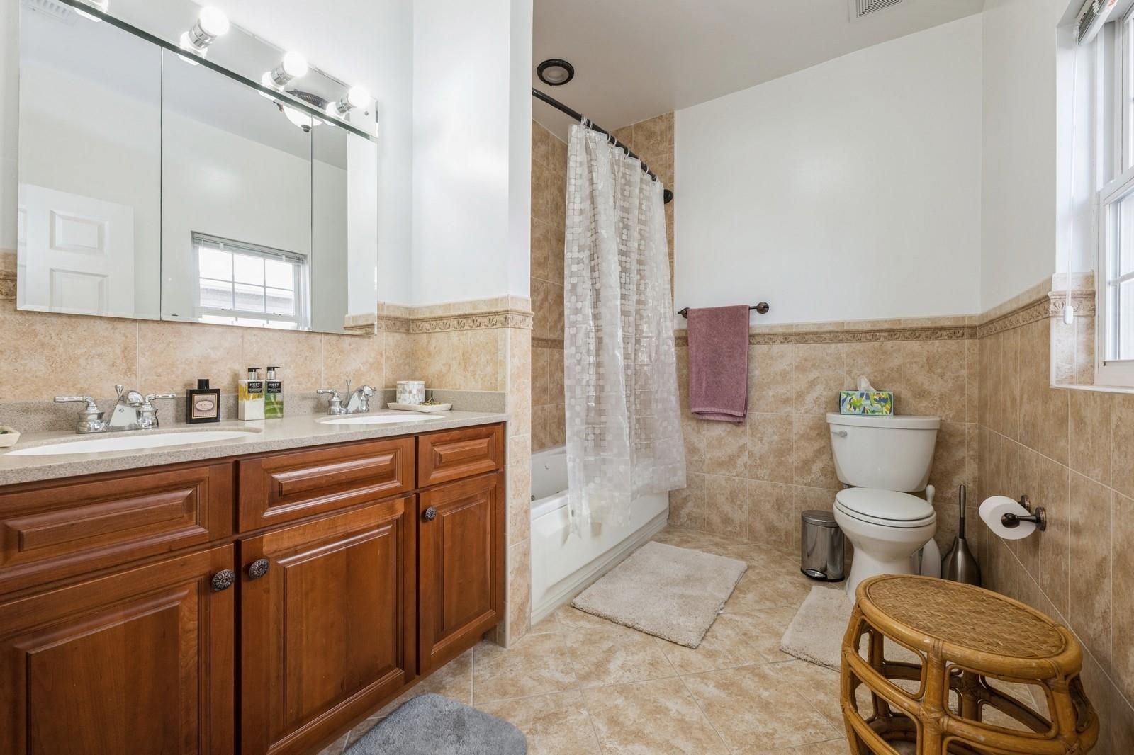 22 Jacqueline Way, North Babylon, New York image 13