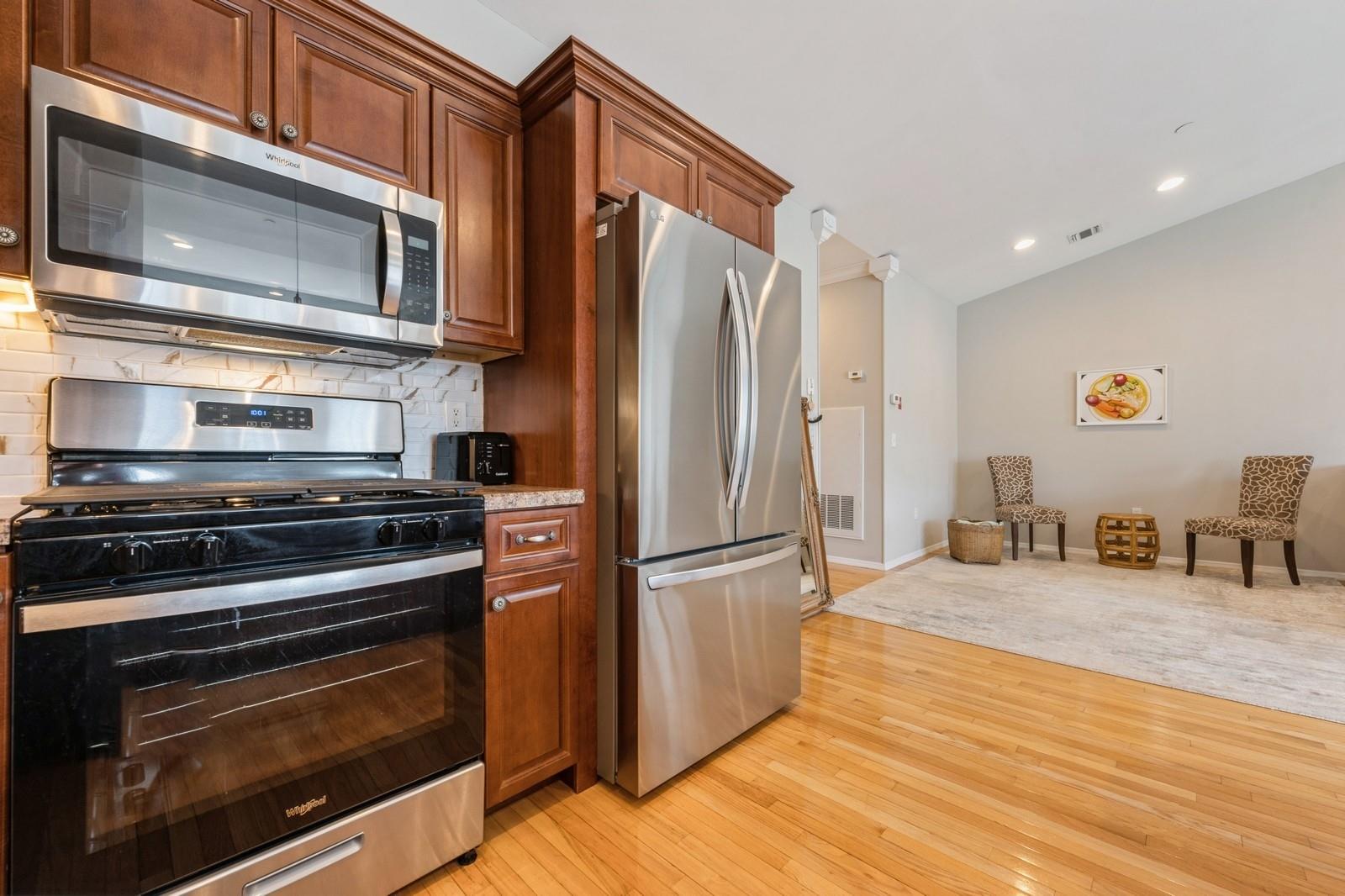 22 Jacqueline Way, North Babylon, New York image 9