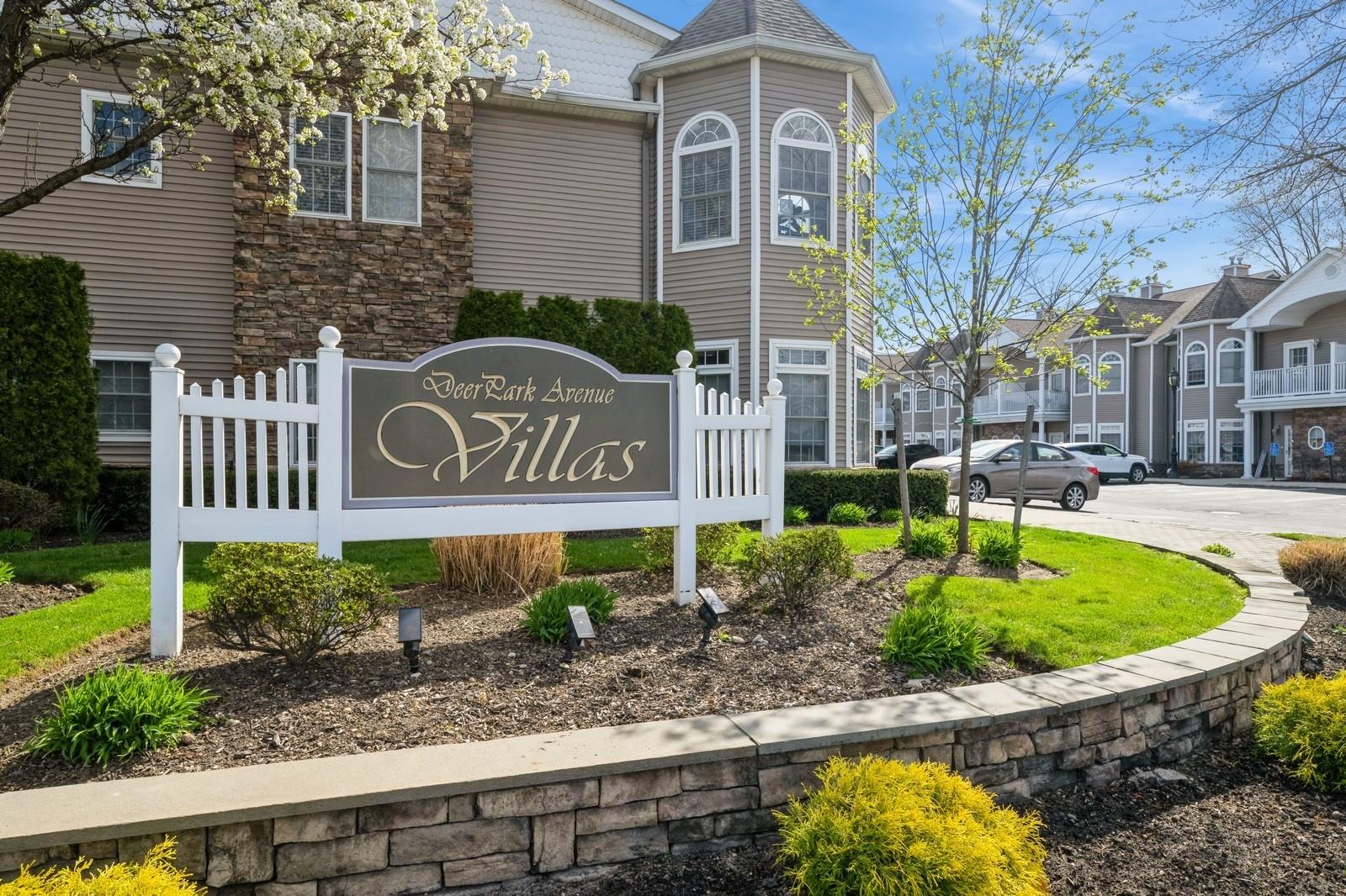 22 Jacqueline Way, North Babylon, New York image 1