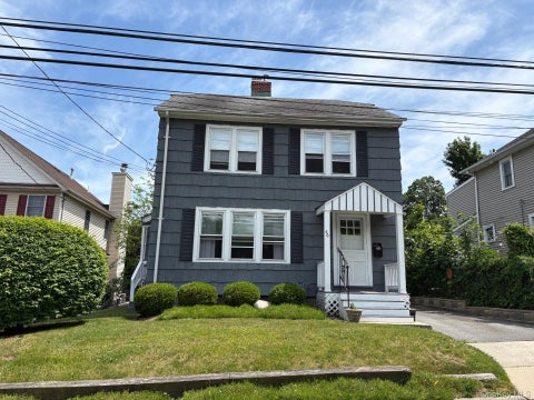 Homes For Rent - 46 Sterling Court<br/> Huntington, NY 11743