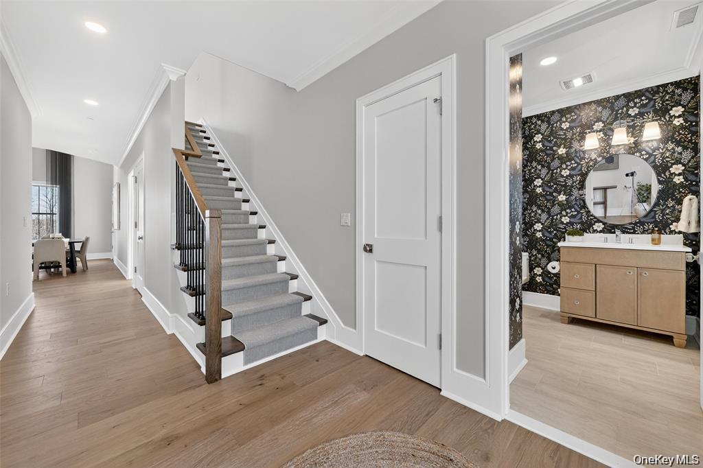 1816 Soundview Court