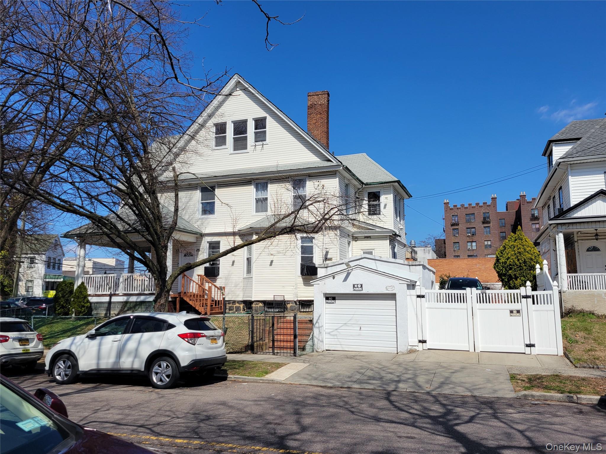 39-25 Murray Street