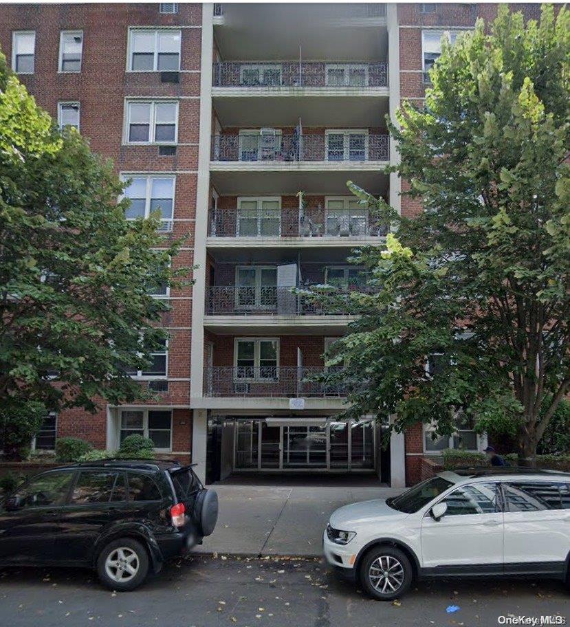 Sanford Ave 1F, Flushing, Queens, NY - 2 Bedrooms  
1 Bathrooms  
5 Rooms - 