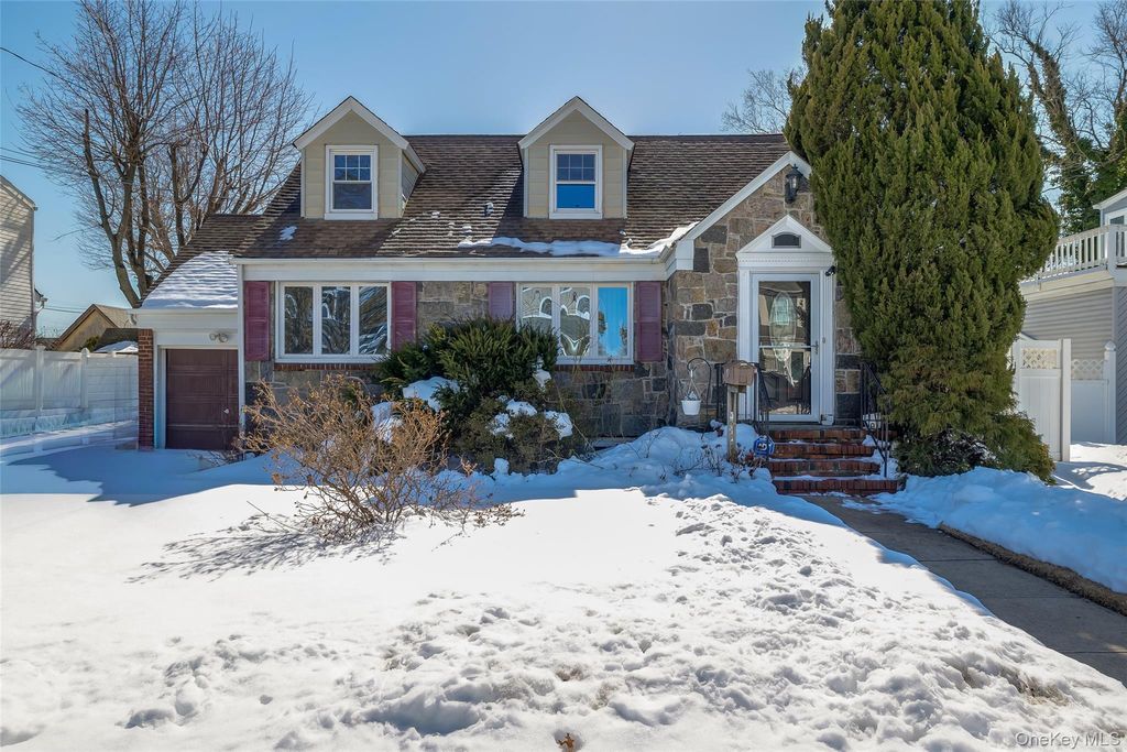 Photo of 682 Rose Boulevard, North Baldwin, NY 11510 (MLS # 965980)