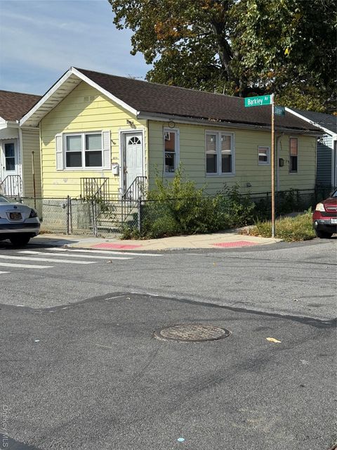 Photo of 3255A Barkley Avenue, Bronx, NY 10465 (MLS # 927047)