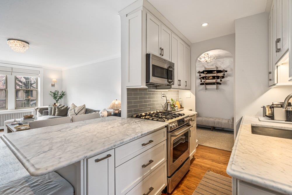 150 Burns Street #2H, Forest Hills, New York image 8