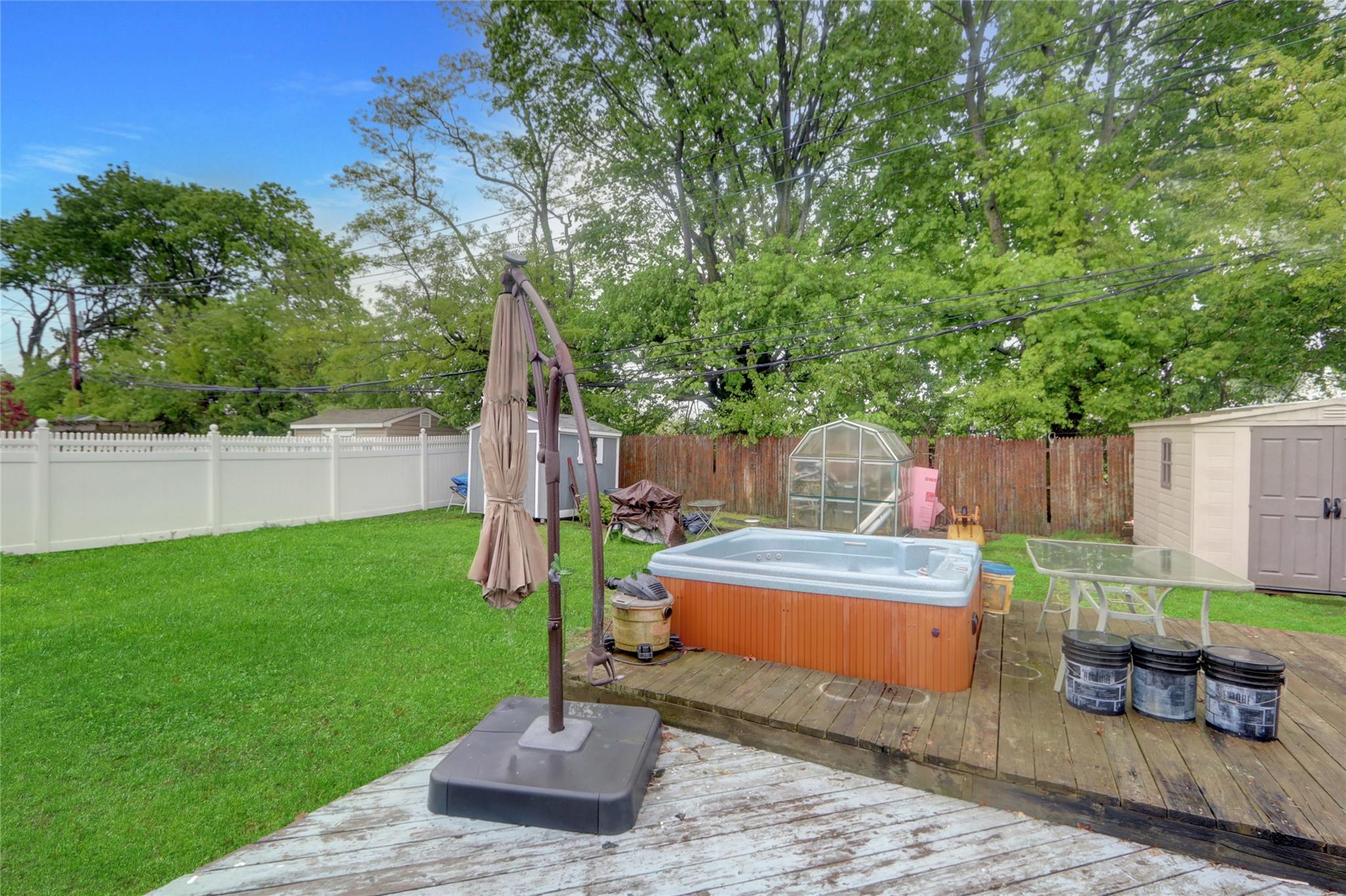 33 Cliff Lane, Levittown, New York image 18