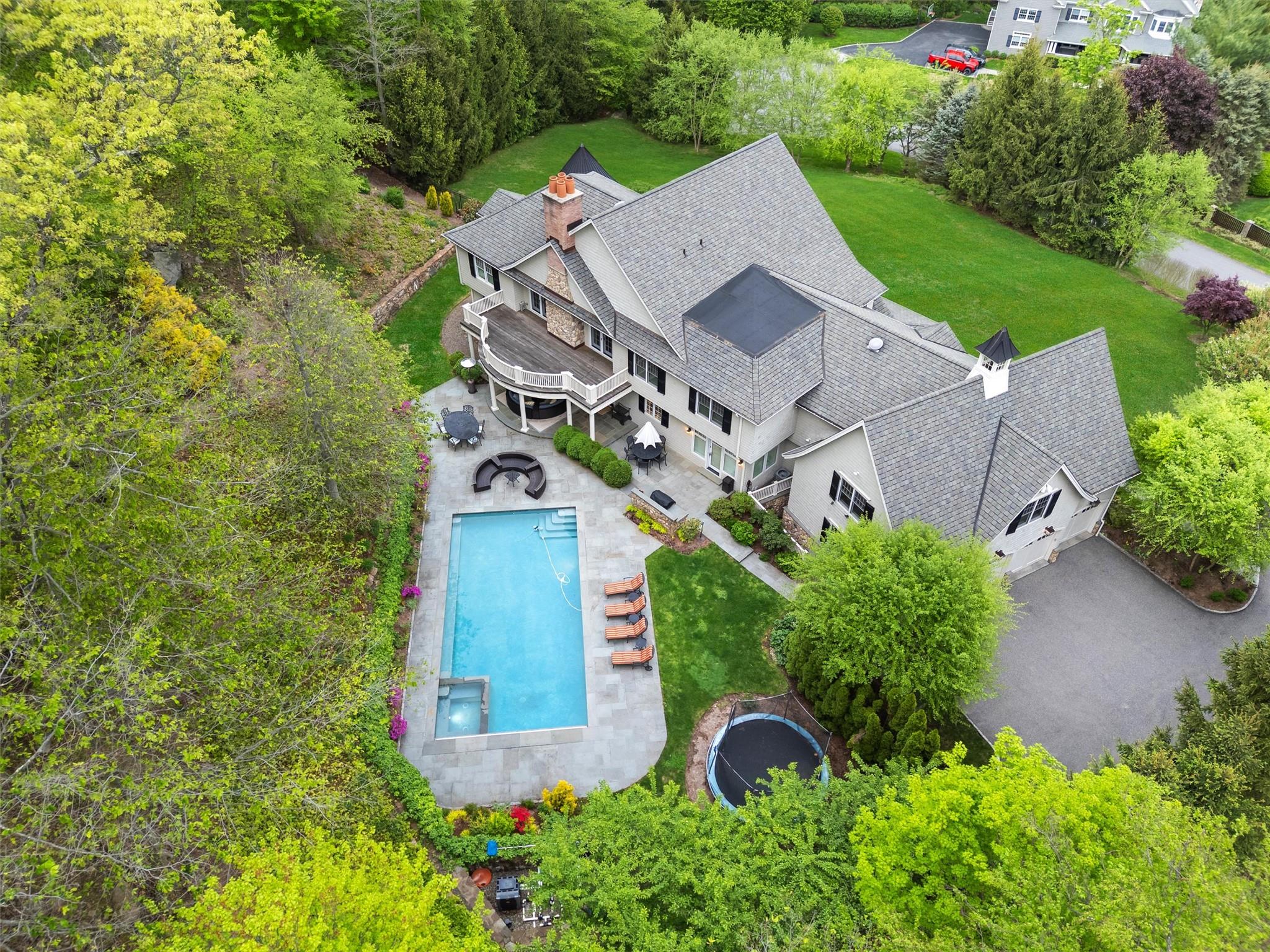 7 Ridgeview Circle, Armonk, New York image 2