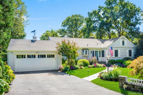 Homes For Sale - 4 Highridge Road<br/> Larchmont, NY 10538