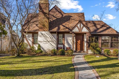 Homes For Sale - 45 Tain Drive<br/> Great Neck, NY 11021