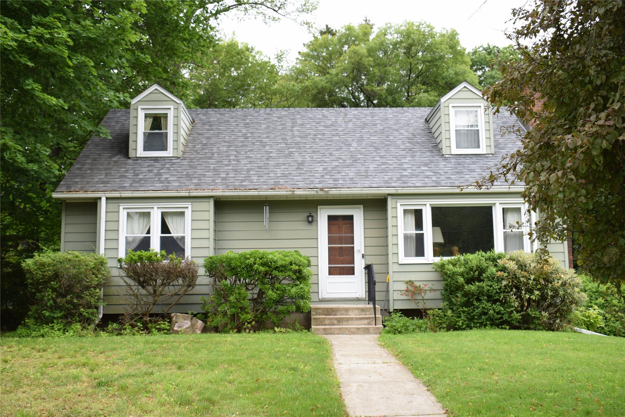 Alda Drive, Poughkeepsie, New York - 4 Bedrooms  
2 Bathrooms  
8 Rooms - 