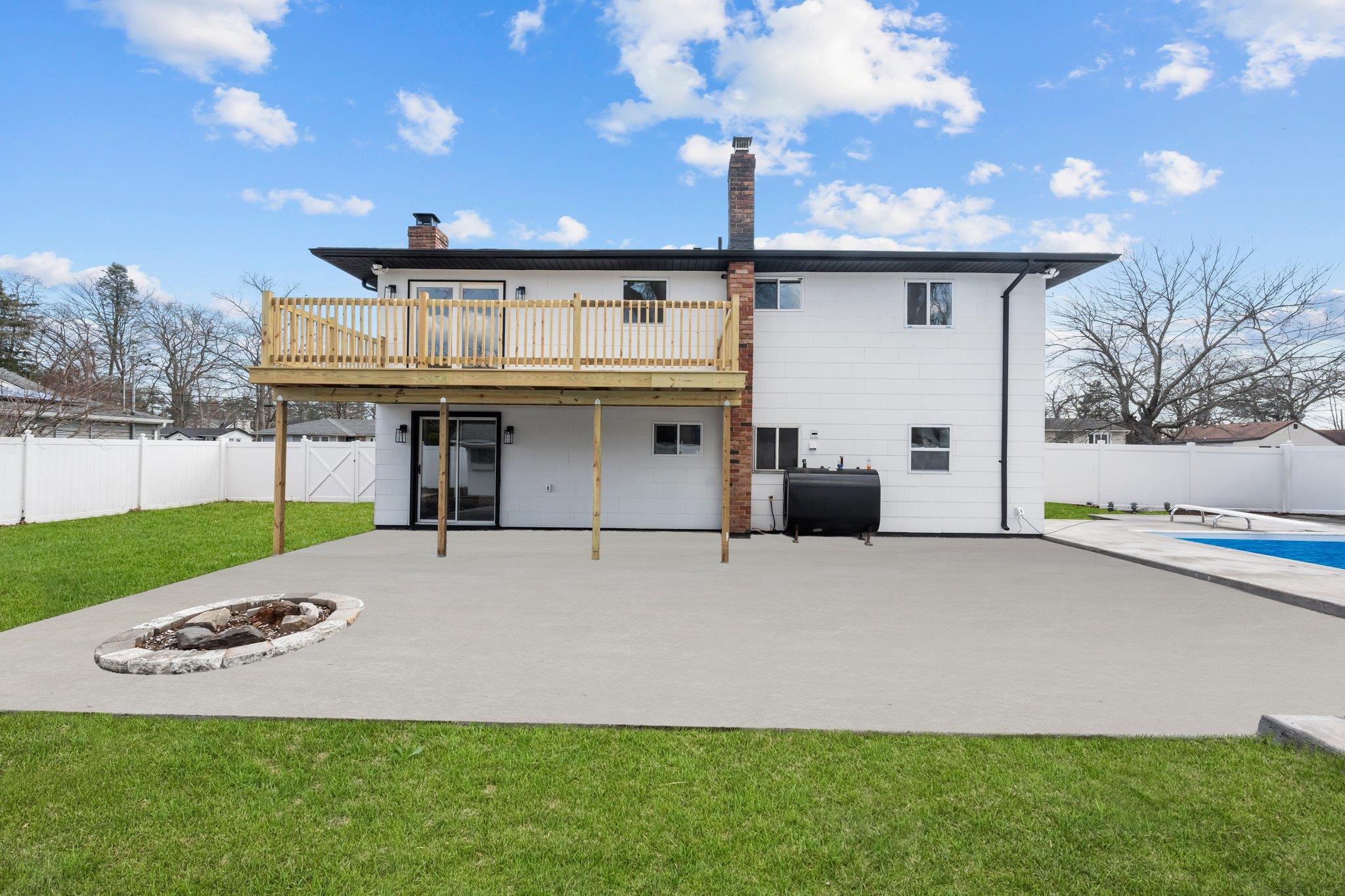 19 NE State Street, West Babylon, New York image 23