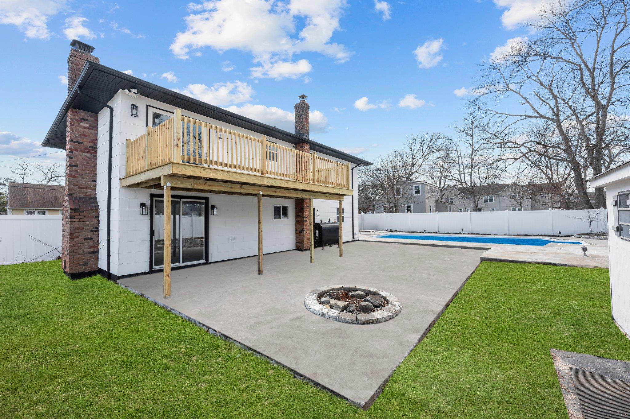 19 NE State Street, West Babylon, New York image 21