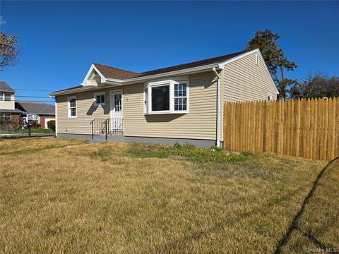 Photo of 9 Cypress Avenue, Bay Shore, NY 11706 (MLS # 929120)