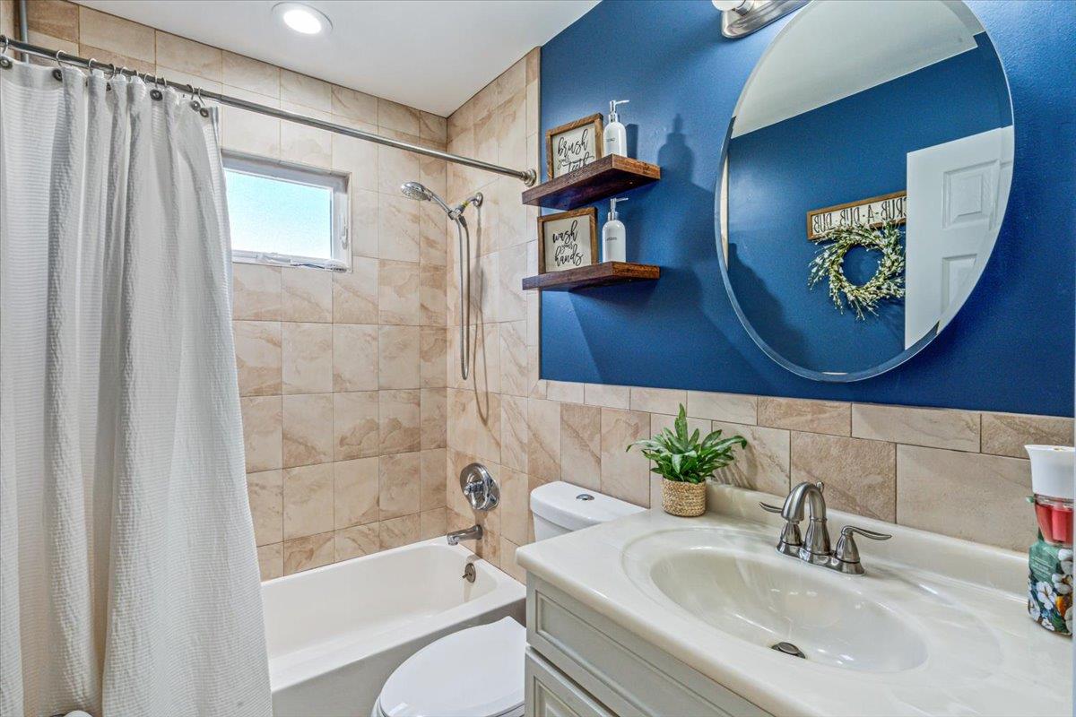 486 Grenadon Lane, North Babylon, New York image 12