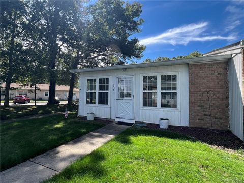 Photo of 402A Woodbridge Drive #402A, Ridge, NY 11961 (MLS # 910599)