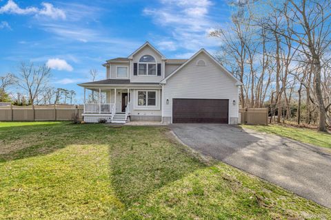 Photo of 503 Weeks Avenue, Manorville, NY 11949 (MLS # 979462)