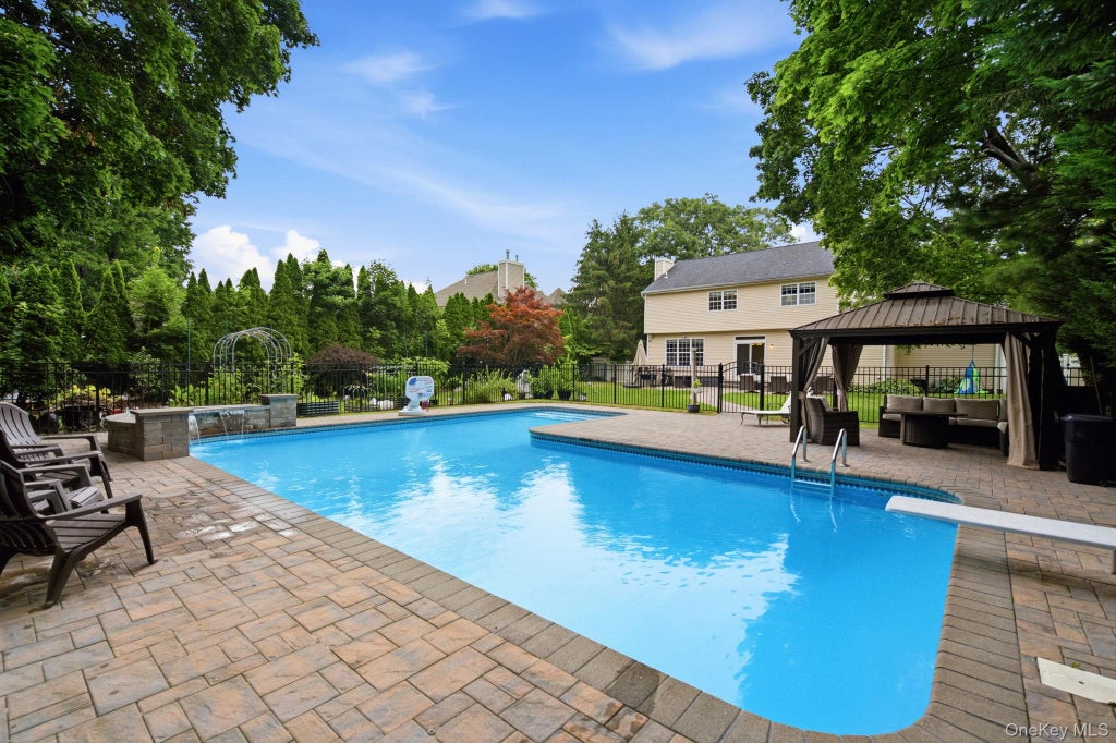 Photo of 4 Patricks Way, Saint James, NY 11780 (MLS # 1028829)