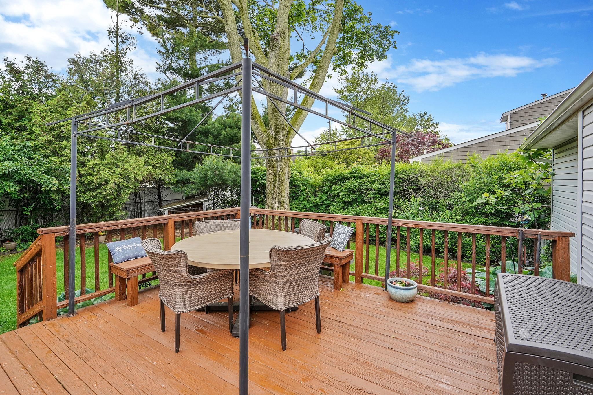 27 Amby Avenue, Plainview, New York image 4