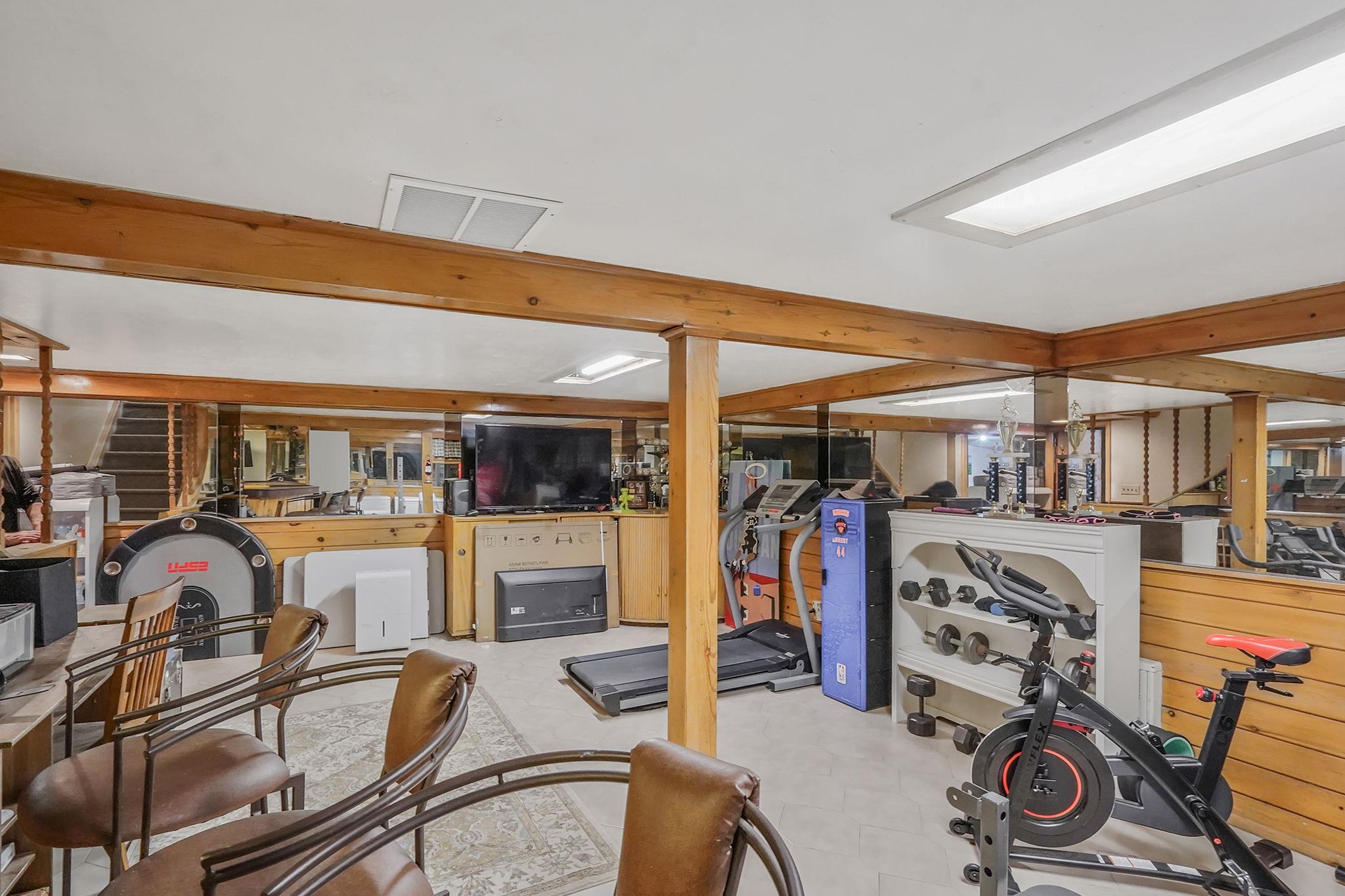 27 Amby Avenue, Plainview, New York image 23