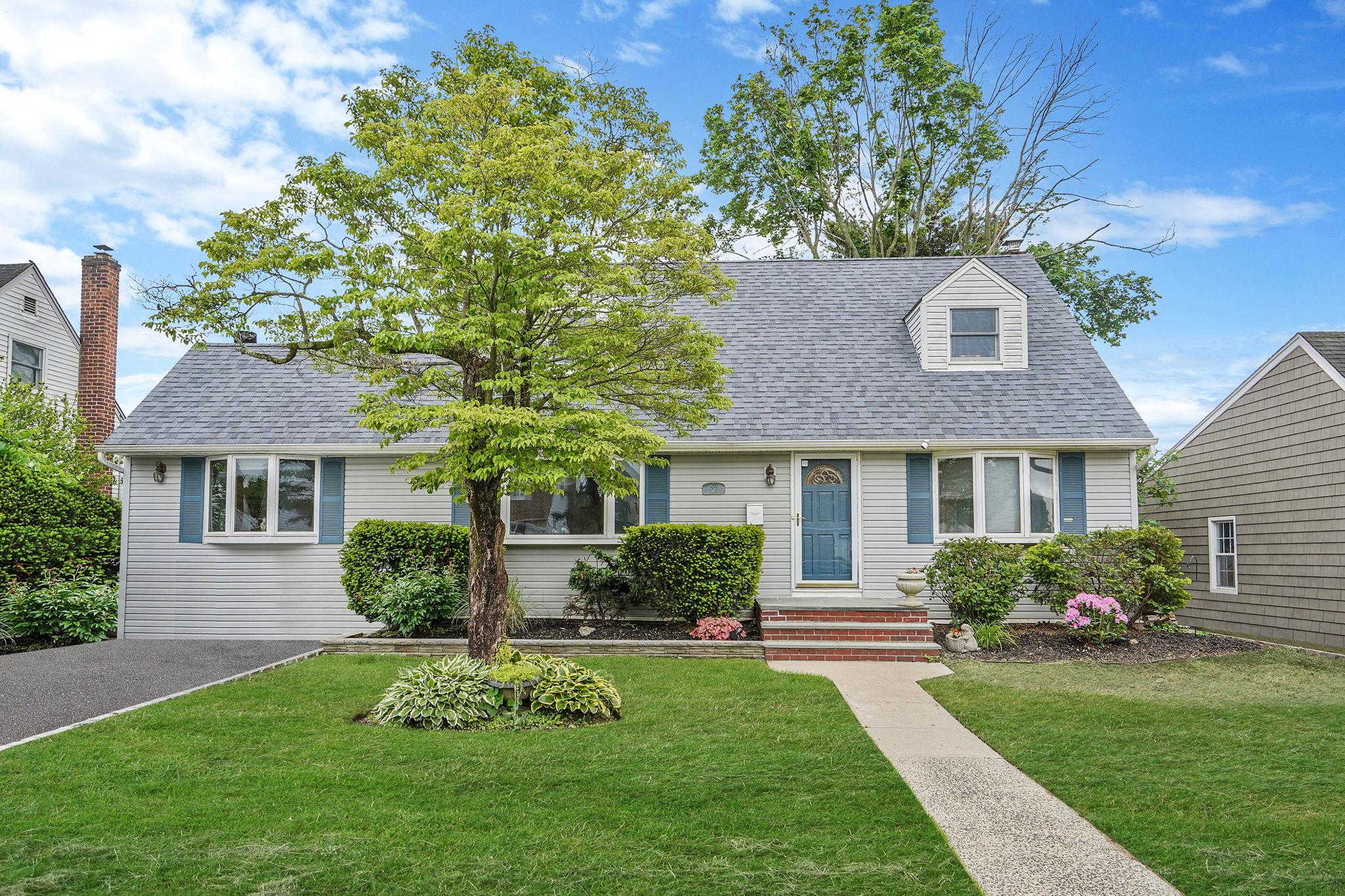 27 Amby Avenue, Plainview, New York image 1