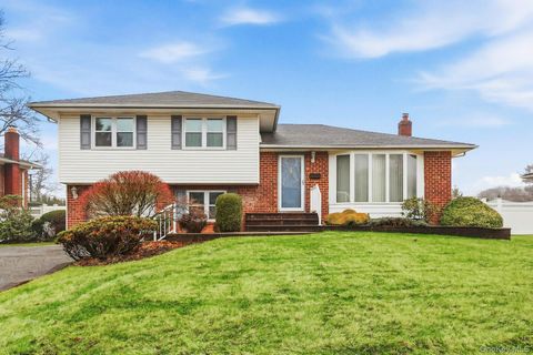 Homes For Sale - 48 Eastfield Lane<br/> Melville, NY 11747