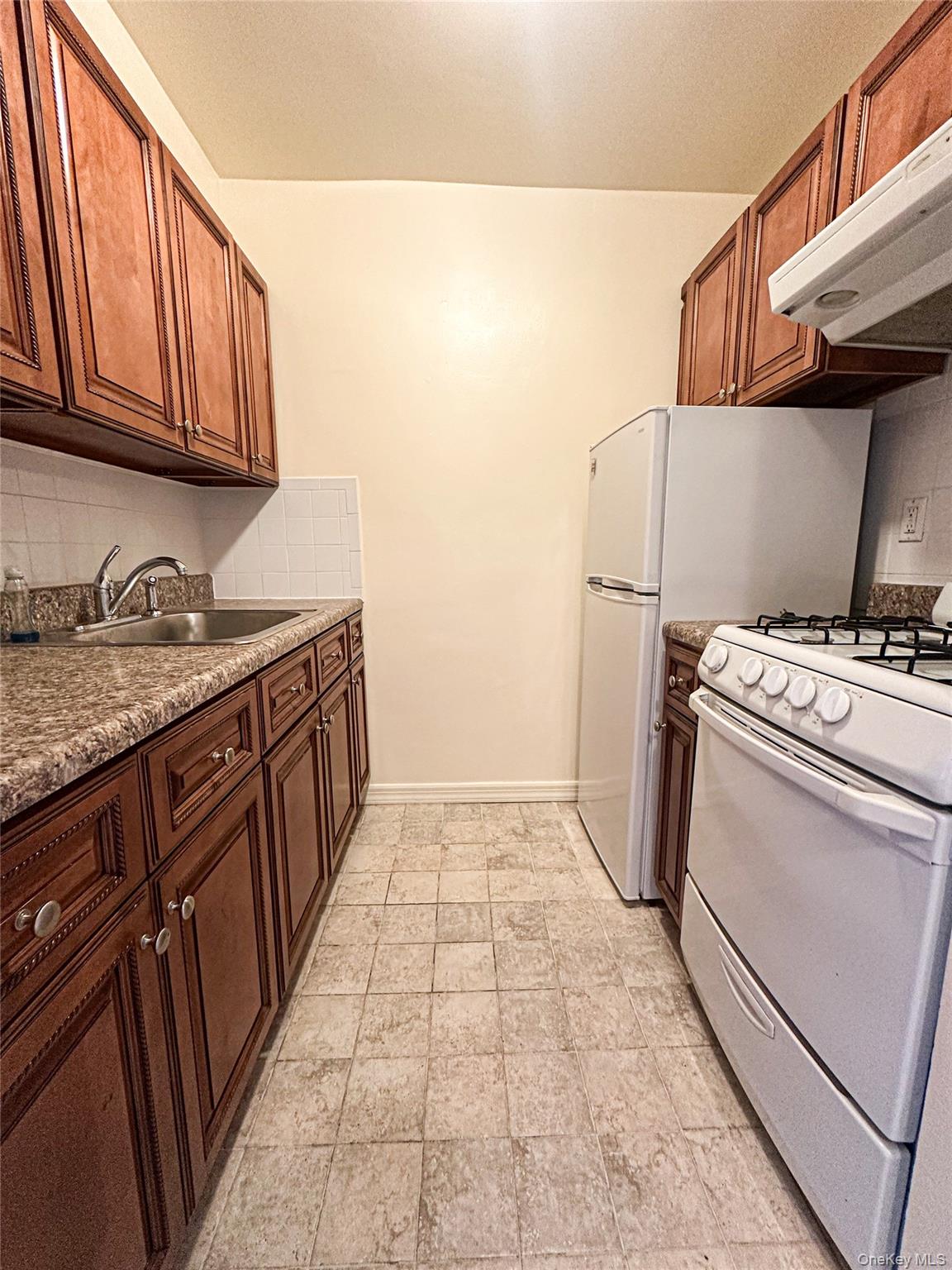 10025 Queens Boulevard 6L