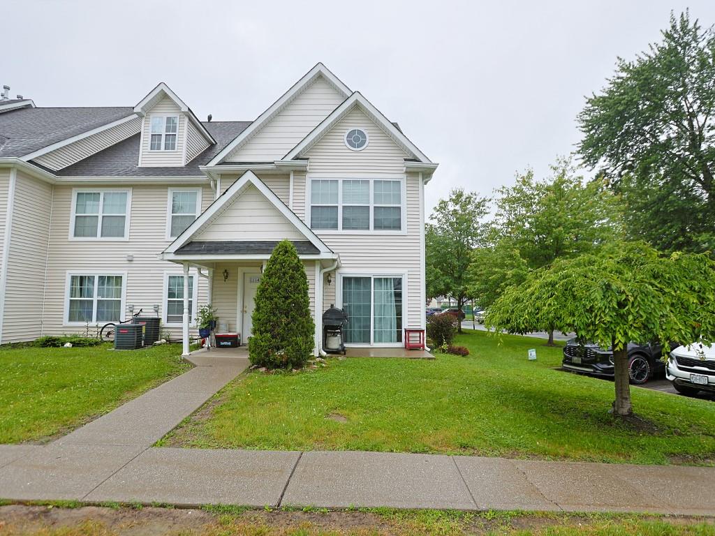 Ruth Court, Middletown, New York - 2 Bedrooms  
3 Bathrooms  
8 Rooms - 