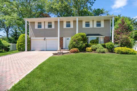 Homes For Sale - 15 Joyce Court<br/> Woodbury, NY 11797
