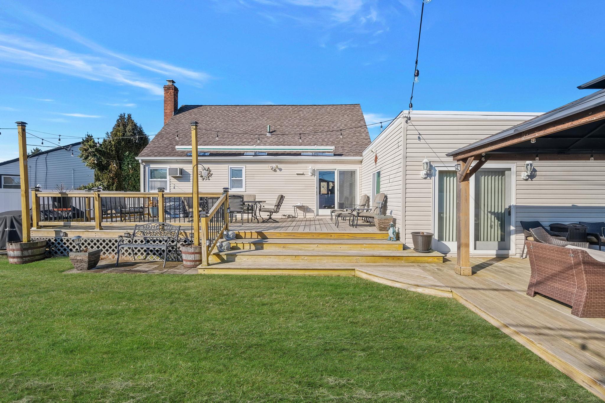 72 Lois Court, East Meadow, New York image 28