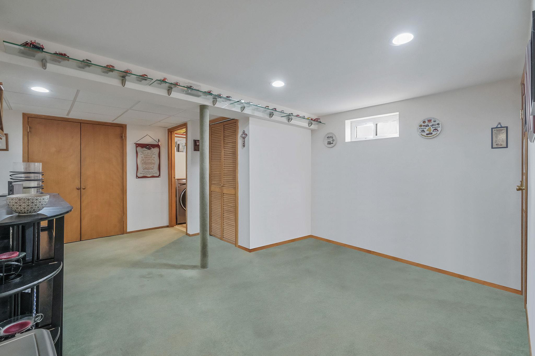 72 Lois Court, East Meadow, New York image 25