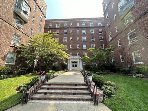 Apartment For Sale - 17506 Devonshire Boulevard #4C<br/> Jamaica Hills, NY 11432