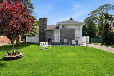 Photo of 82 Sunset Road, Bay Shore, NY 11706 (MLS # 1059421)