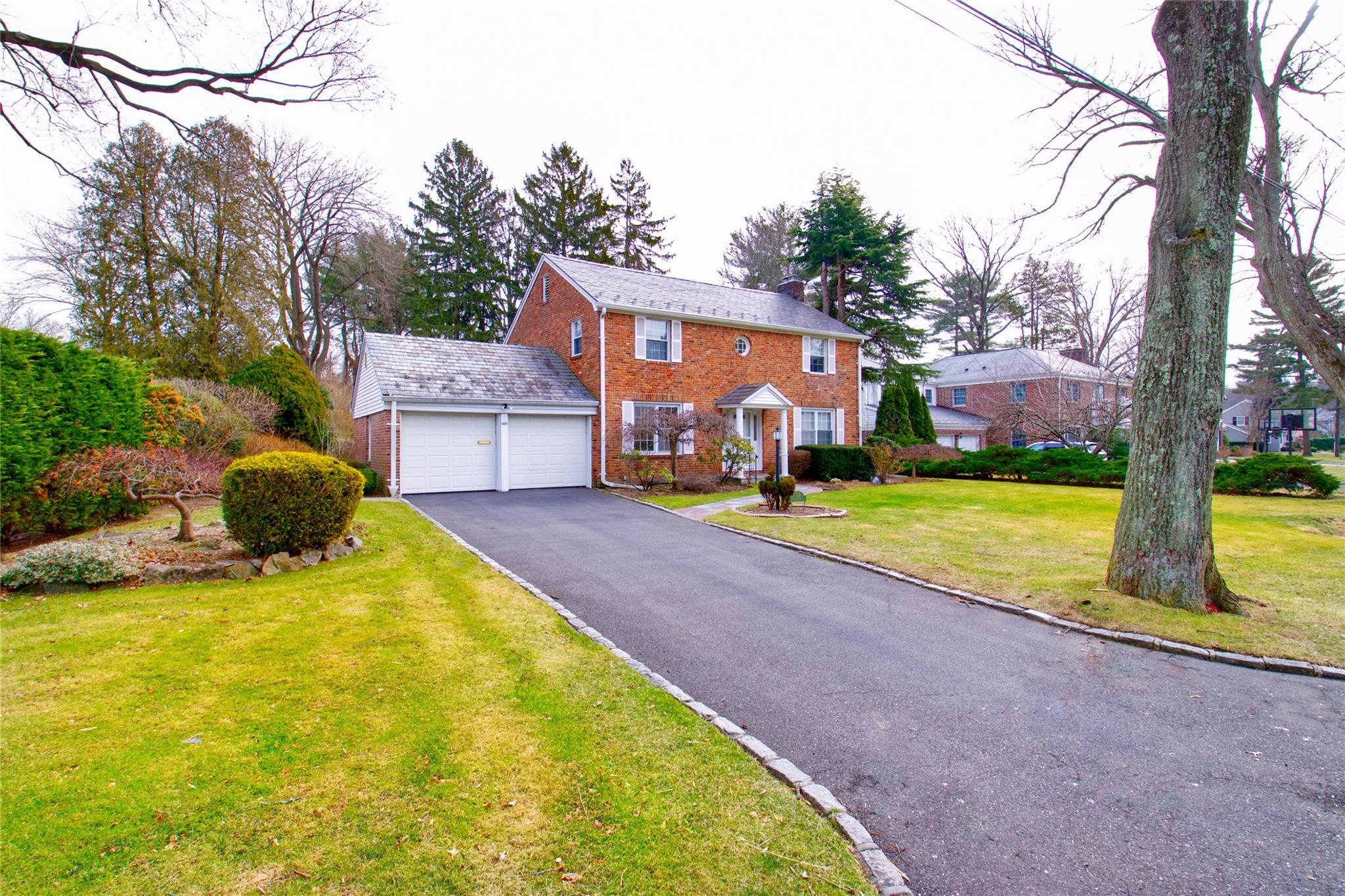 409 Abbey Road, Manhasset, New York image 2