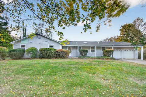 Photo of 5 Julia Circle, East Setauket, NY 11733 (MLS # 933464)