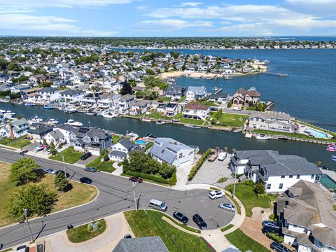Homes For Sale - 7 Forest Avenue<br/> Massapequa, NY 11758