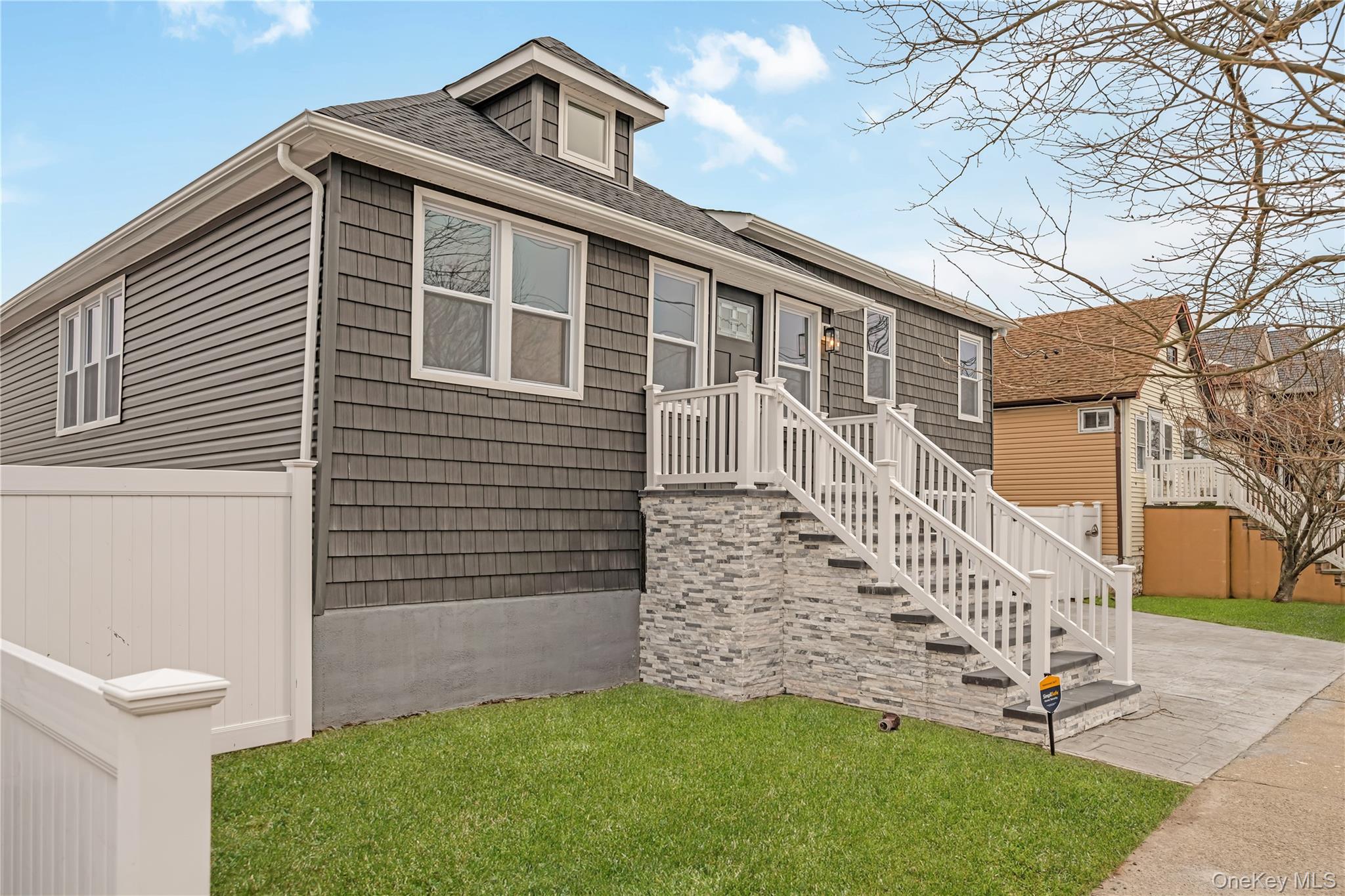 1043 Delaware Avenue