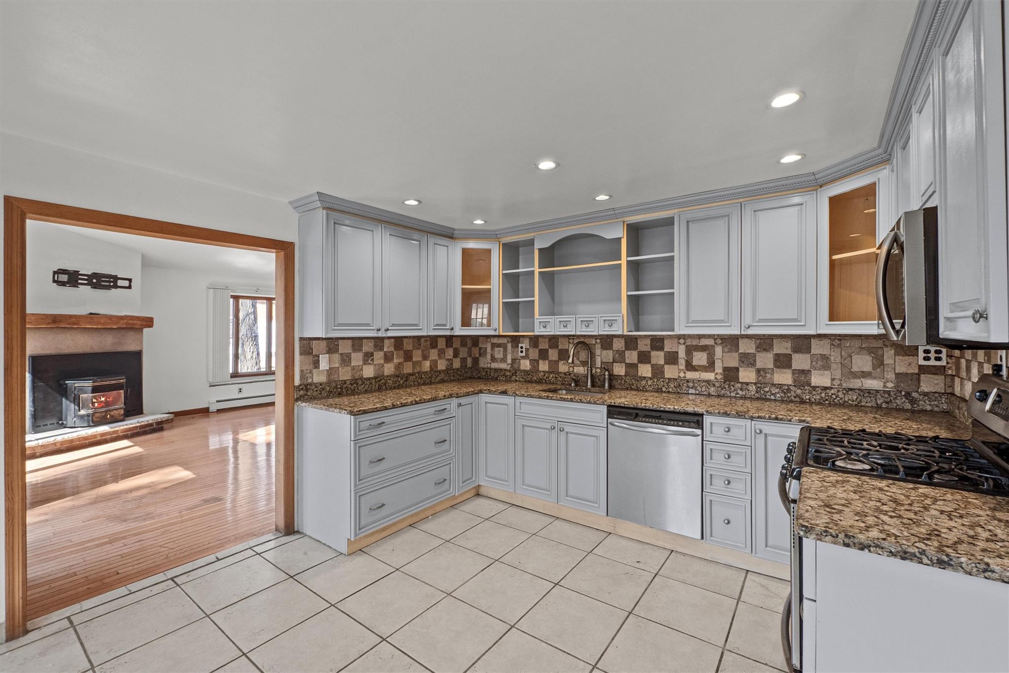 15 Park Avenue, Greenwood Lake, New York image 12