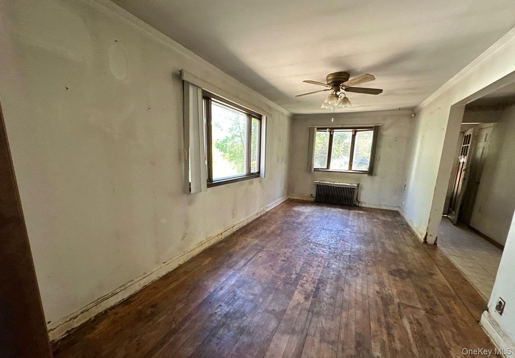 Photo of 11 5th Avenue S, Huntington Station, NY 11746 (MLS # 992888)