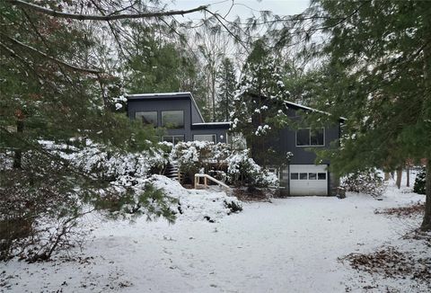 5 Cattalo Circle East Hampton NY 11973