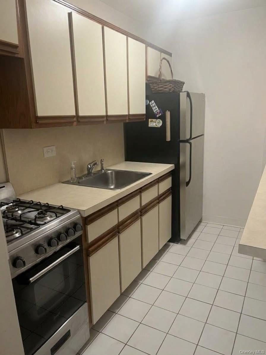 Photo of 84-20 153rd Avenue #6F, Howard Beach, NY 11414 (MLS # 1057812)