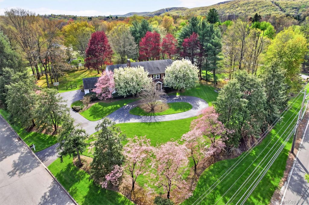 Photo of 1 Vivian Place, Montebello, NY 10901 (MLS # 992572)