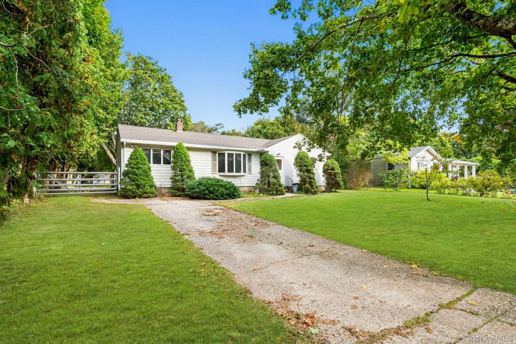 Photo of 67 Weeks Avenue, Manorville, NY 11949 (MLS # 1064103)