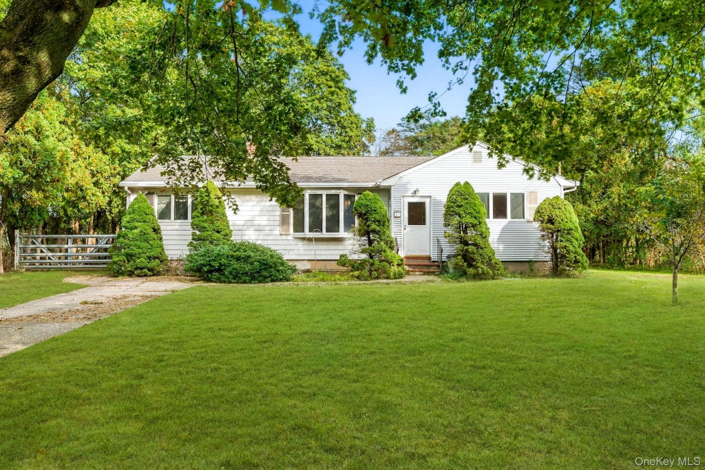 Photo of 67 Weeks Avenue, Manorville, NY 11949 (MLS # 1064103)