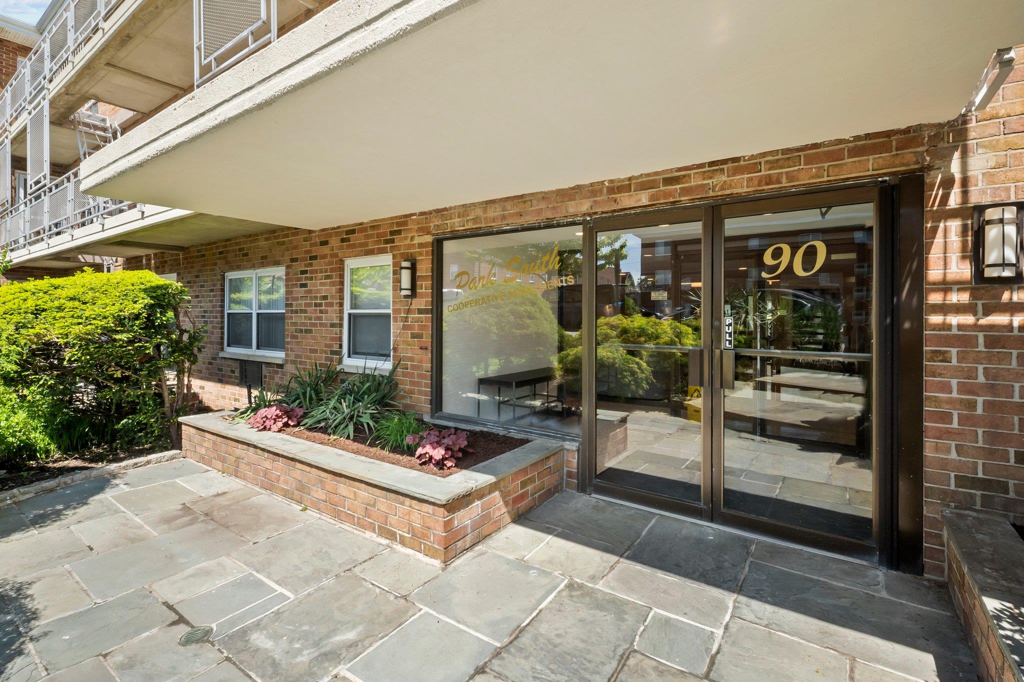 90 S Park Avenue #C7, Rockville Centre, New York image 2
