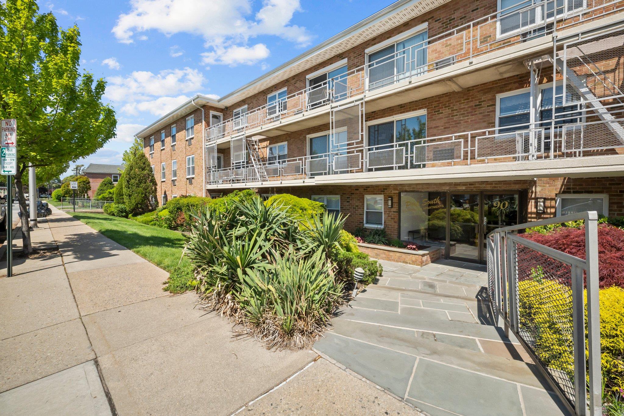 90 S Park Avenue #C7, Rockville Centre, New York image 1